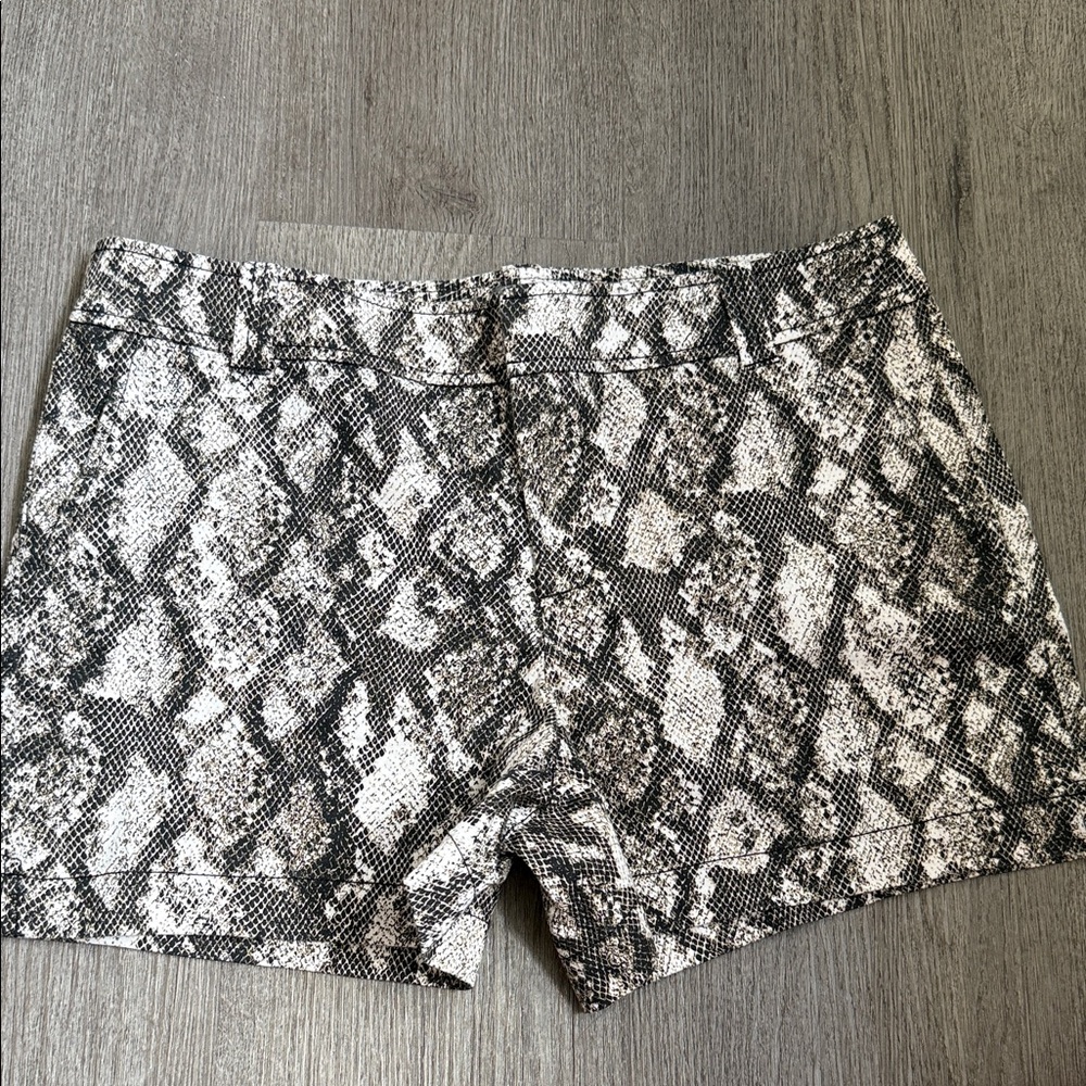 Stylish Mid rise Snakeskin Print Women's Shorts